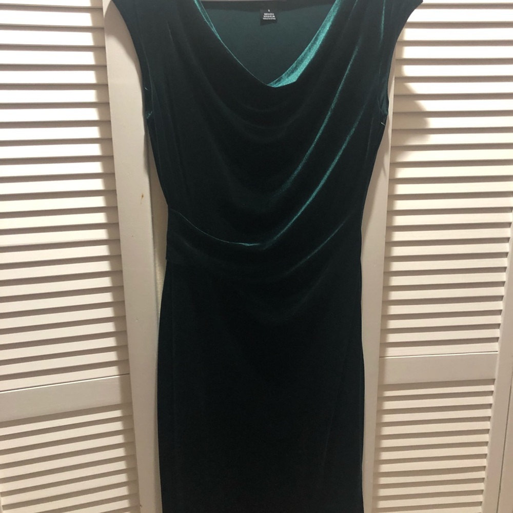 Jessica Howard Green Velvet Dress